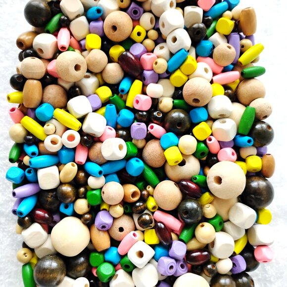 600+ Wood Beads Crafts Jewelry Polished Painted Raw Different Sizes & Shapes - Picture 3 of 4